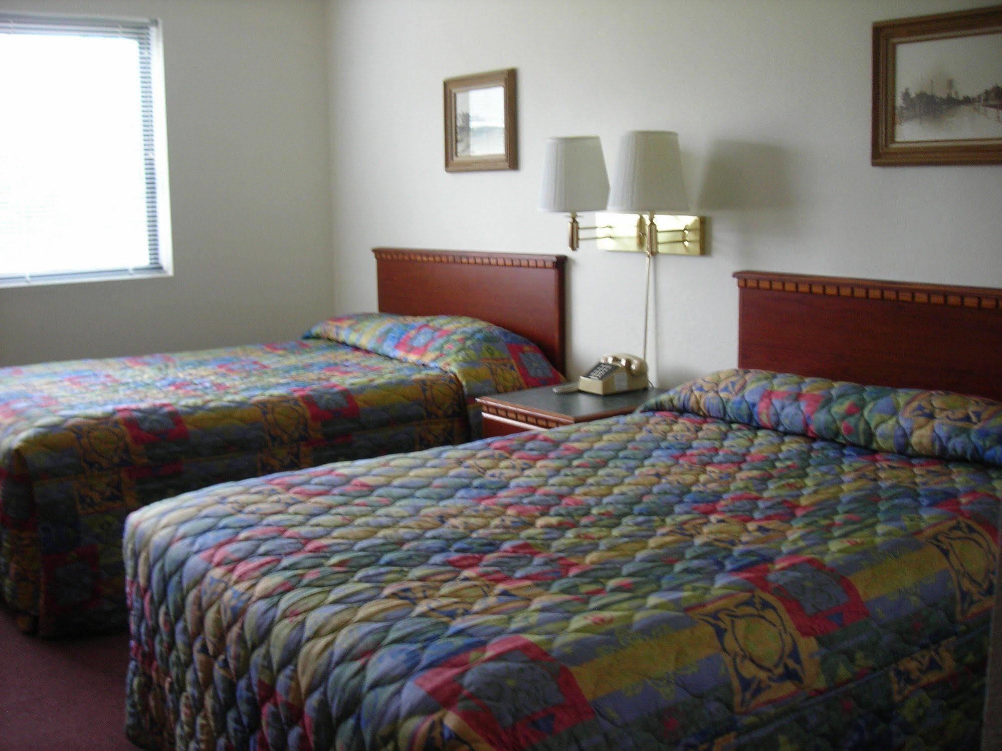 Model Towne Inn Motel Gwinn Bagian luar foto