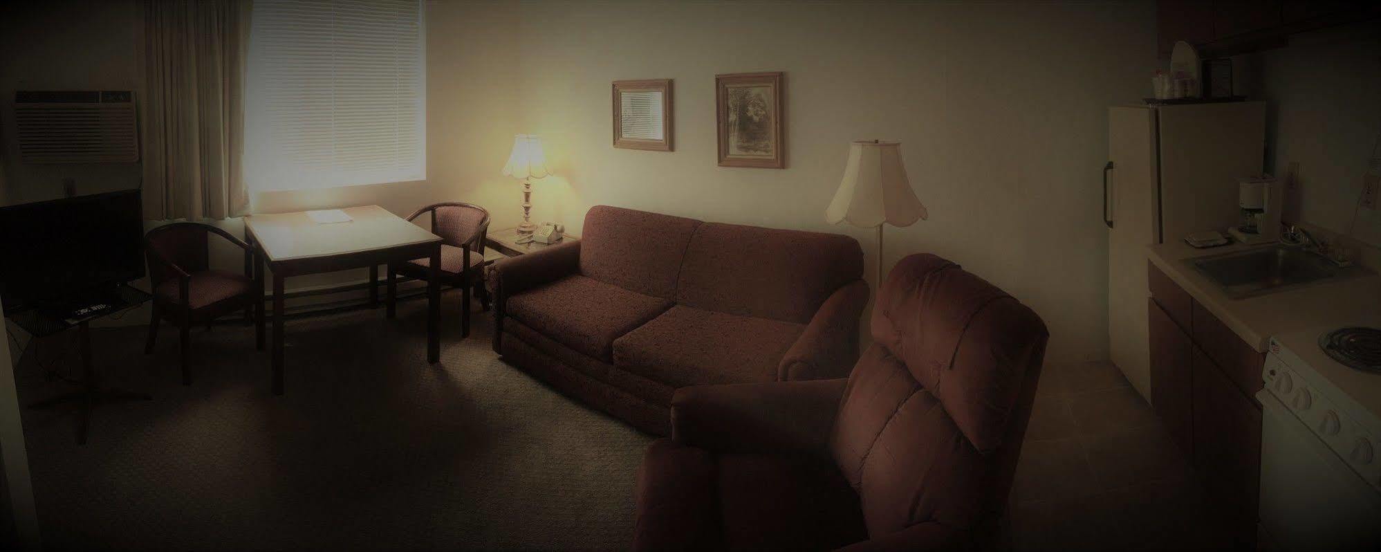 Model Towne Inn Motel Gwinn Bagian luar foto